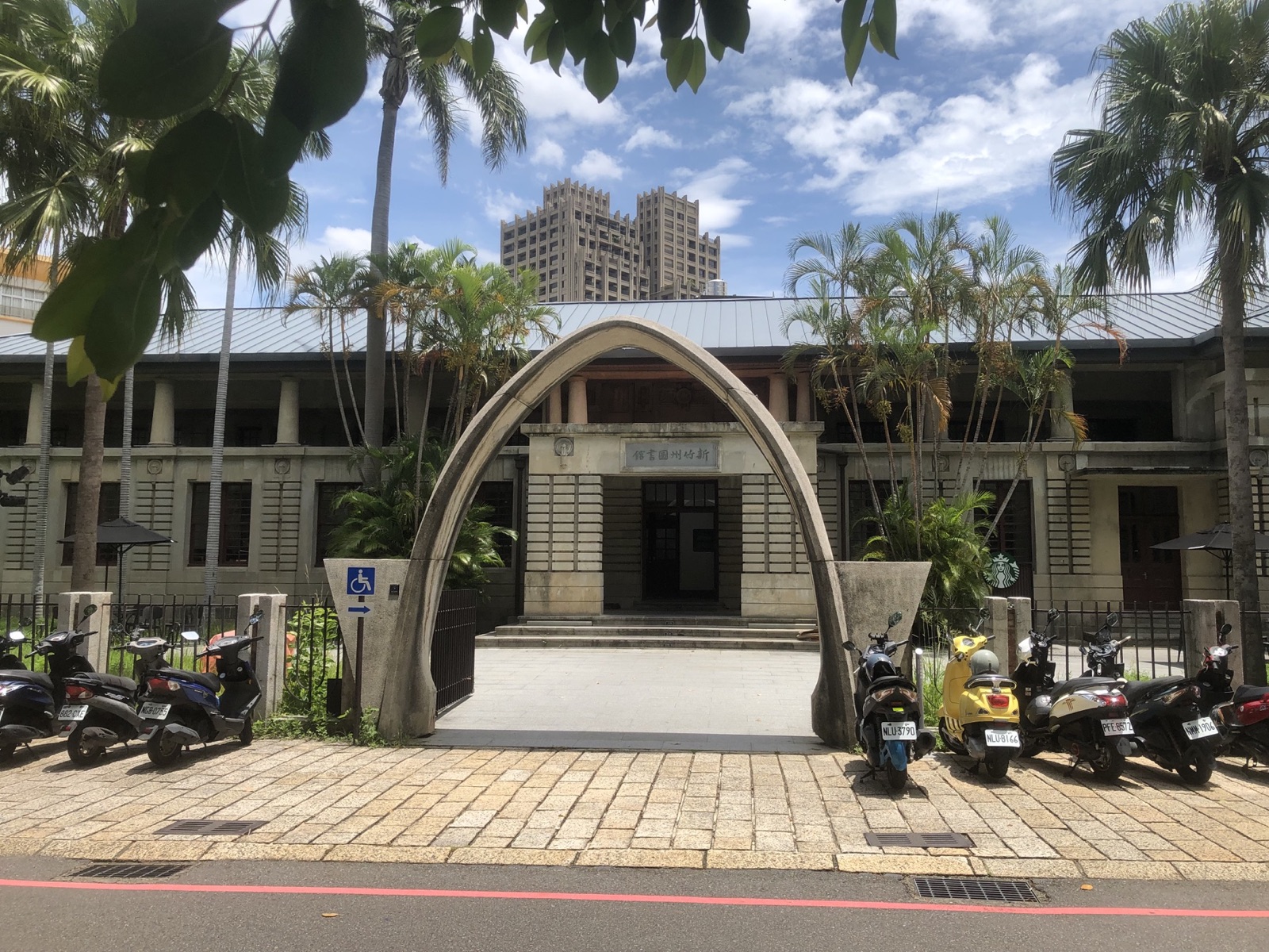 星巴克新竹州圖門市古蹟建築外觀
